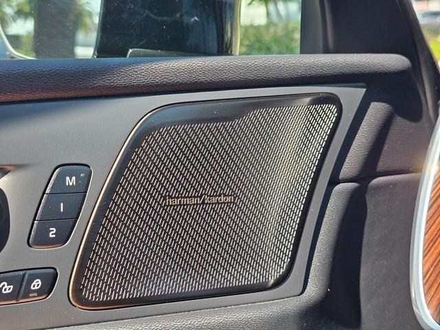 Photo of 2024 Onyx Black Metallic Volvo XC60