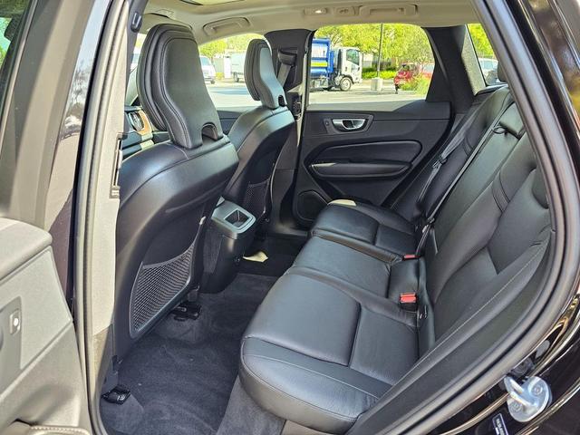 Photo of 2024 Onyx Black Metallic Volvo XC60