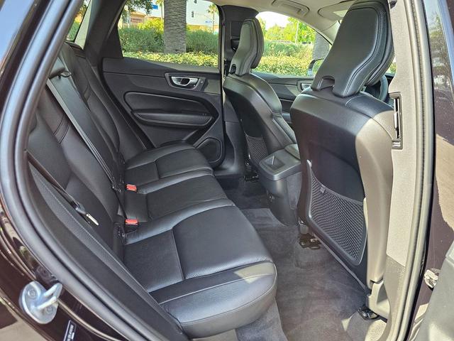 Photo of 2024 Onyx Black Metallic Volvo XC60