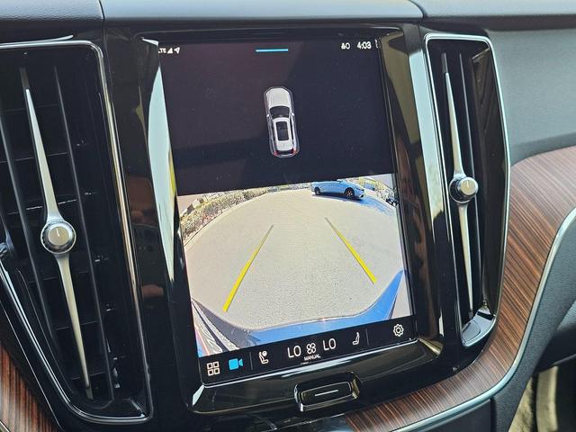 Photo of 2024 Onyx Black Metallic Volvo XC60