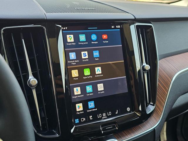 Photo of 2024 Onyx Black Metallic Volvo XC60