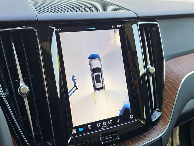 Photo of 2024 Onyx Black Metallic Volvo XC60