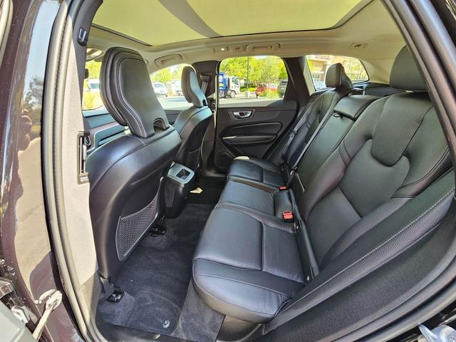 Photo of 2024 Onyx Black Metallic Volvo XC60