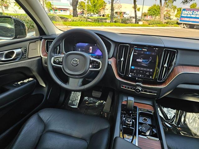 Photo of 2024 Onyx Black Metallic Volvo XC60