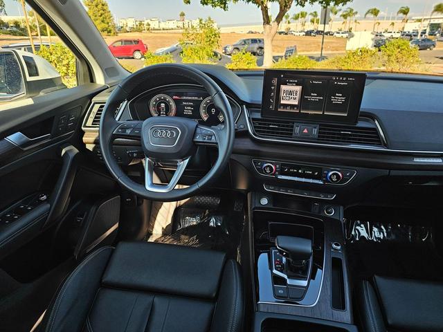 Photo of 2024 Arkona White Audi Q5