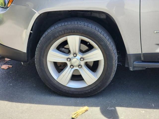 Photo of 2017 Billet Silver Metallic Clearcoat Jeep Compass