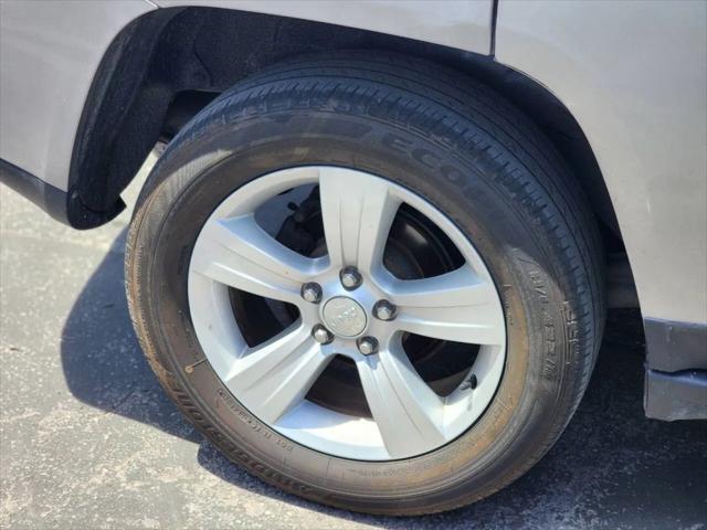 Photo of 2017 Billet Silver Metallic Clearcoat Jeep Compass