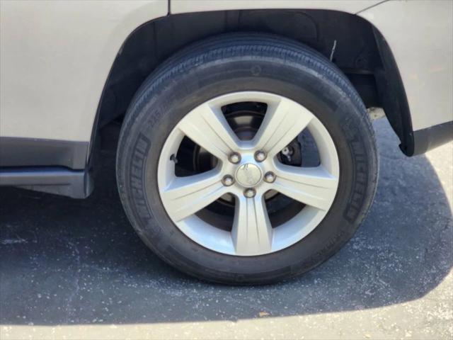 Photo of 2017 Billet Silver Metallic Clearcoat Jeep Compass