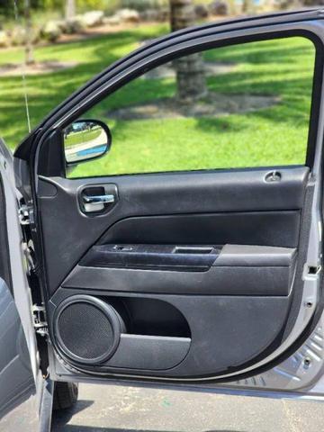 Photo of 2017 Billet Silver Metallic Clearcoat Jeep Compass
