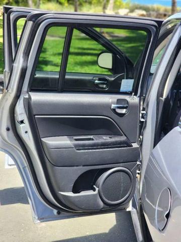 Photo of 2017 Billet Silver Metallic Clearcoat Jeep Compass