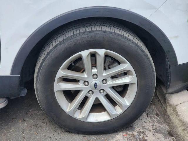 Photo of 2017 Ingot Silver Metallic Ford Explorer