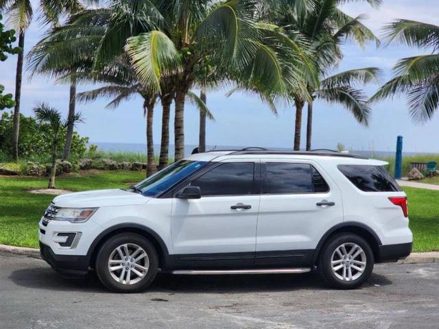 Photo of 2017 Ingot Silver Metallic Ford Explorer