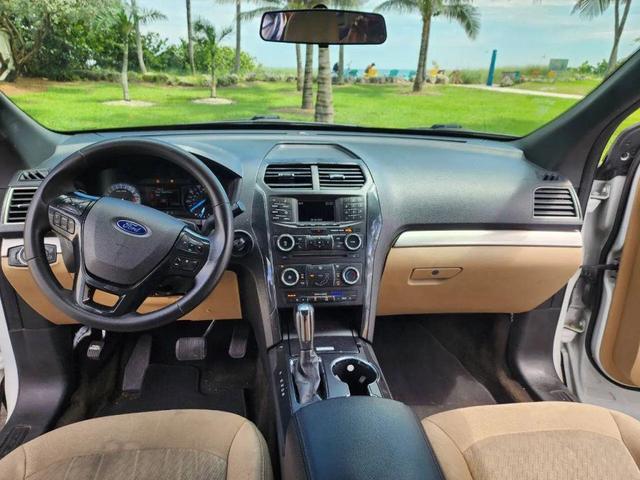 Photo of 2017 Ingot Silver Metallic Ford Explorer