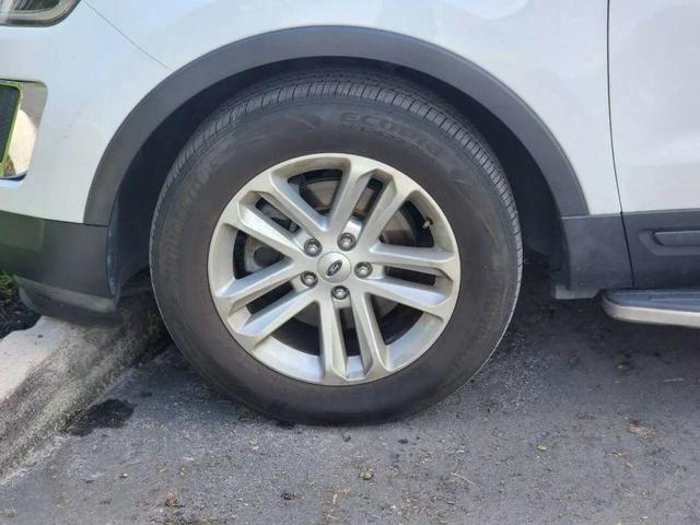 Photo of 2017 Ingot Silver Metallic Ford Explorer