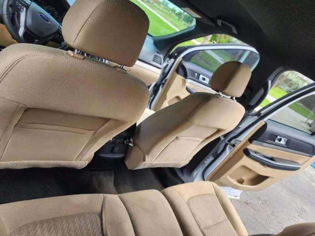 Photo of 2017 Ingot Silver Metallic Ford Explorer