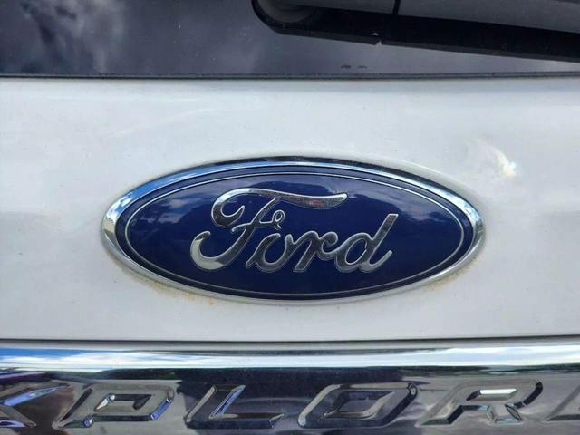 Photo of 2017 Ingot Silver Metallic Ford Explorer