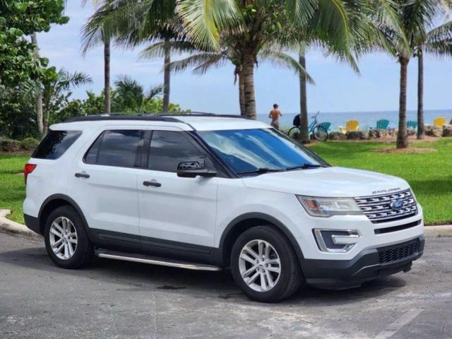 Photo of 2017 Ingot Silver Metallic Ford Explorer