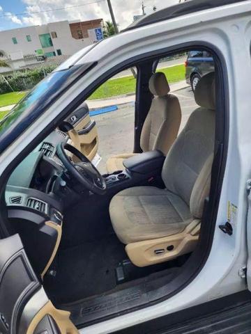 Photo of 2017 Ingot Silver Metallic Ford Explorer