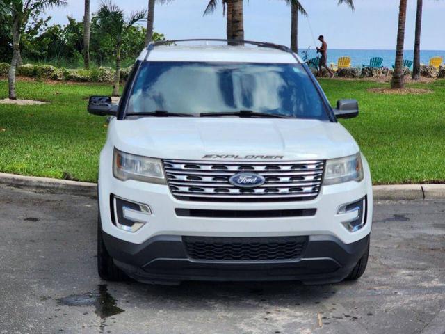 Photo of 2017 Ingot Silver Metallic Ford Explorer