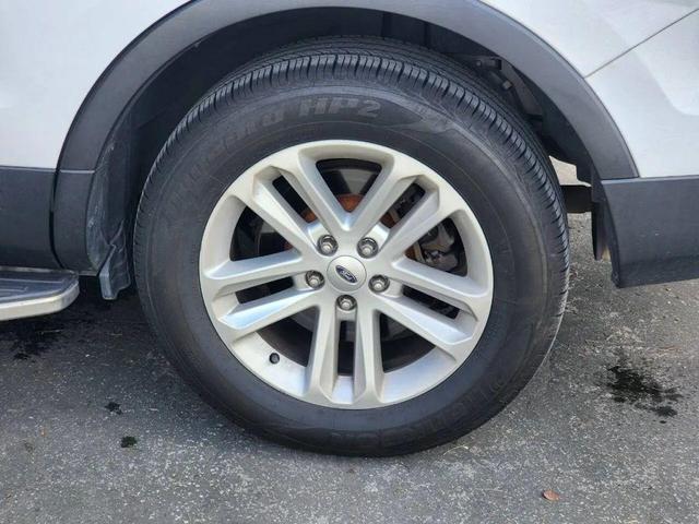 Photo of 2017 Ingot Silver Metallic Ford Explorer