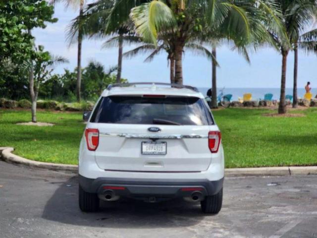 Photo of 2017 Ingot Silver Metallic Ford Explorer