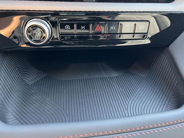 Photo of 2025 Carbonized Gray Metallic Ford Explorer