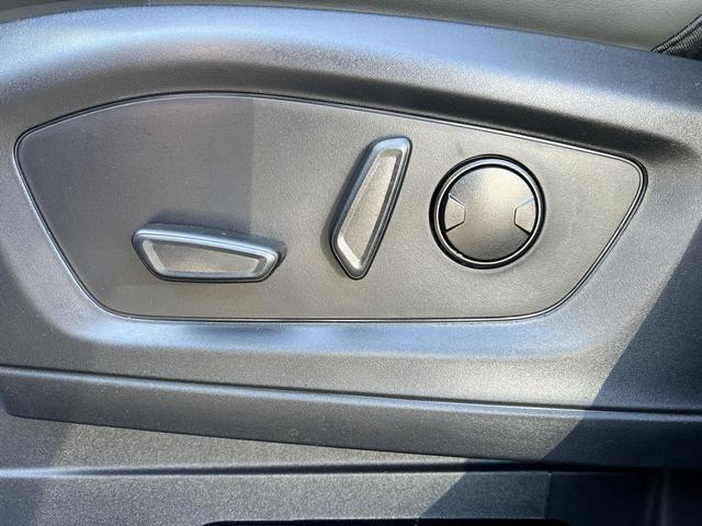 Photo of 2025 Carbonized Gray Metallic Ford Explorer