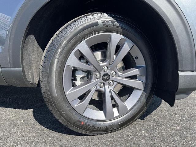 Photo of 2025 Carbonized Gray Metallic Ford Explorer