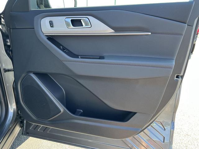Photo of 2025 Carbonized Gray Metallic Ford Explorer