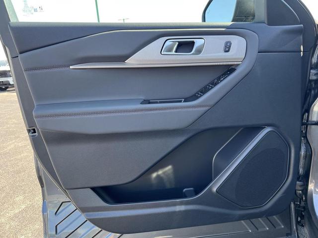 Photo of 2025 Carbonized Gray Metallic Ford Explorer