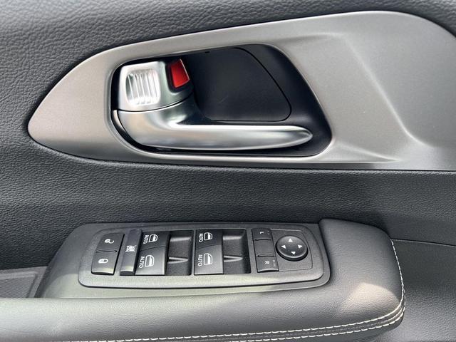 Photo of 2026 Bright White Clearcoat Chrysler Voyager