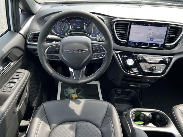 Photo of 2026 Bright White Clearcoat Chrysler Voyager