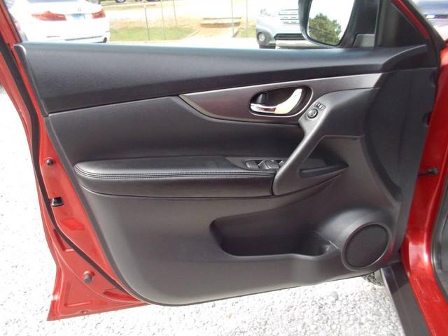 Photo of 2015 Ruby Red Metallic Nissan Rogue