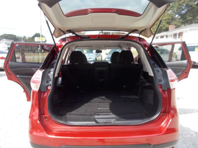 Photo of 2015 Ruby Red Metallic Nissan Rogue