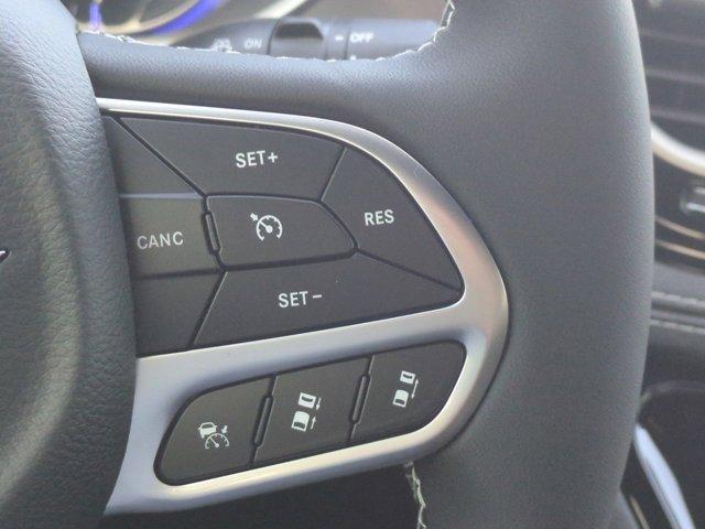 Photo of 2025 Fathom Blue Pearlcoat Chrysler Pacifica