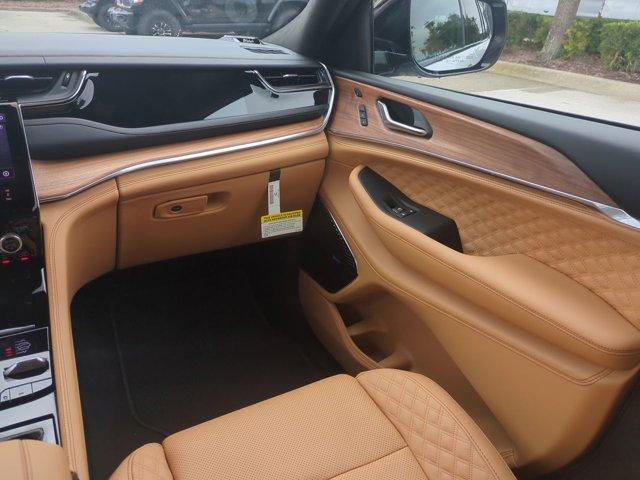 Photo of 2025 Silver Zynith Jeep Grand Cherokee L