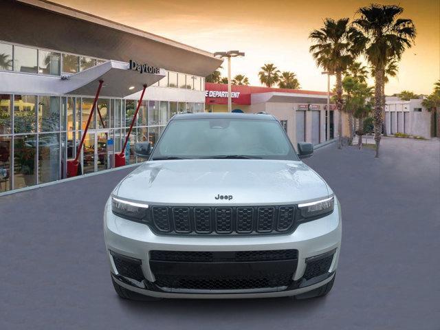 Photo of 2025 Silver Zynith Jeep Grand Cherokee L