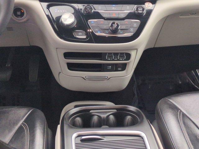 Photo of 2022 Granite Crystal Clearcoat Metallic Chrysler Pacifica