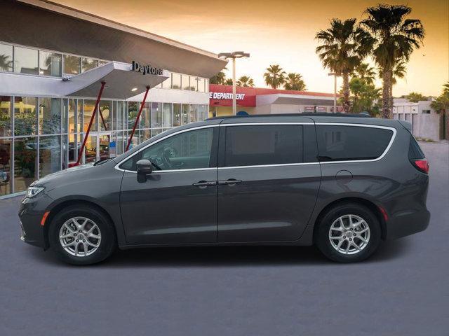 Photo of 2022 Granite Crystal Clearcoat Metallic Chrysler Pacifica