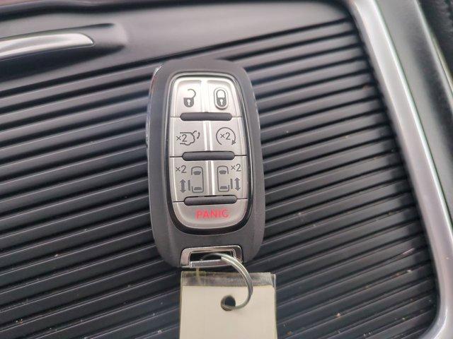 Photo of 2022 Granite Crystal Clearcoat Metallic Chrysler Pacifica