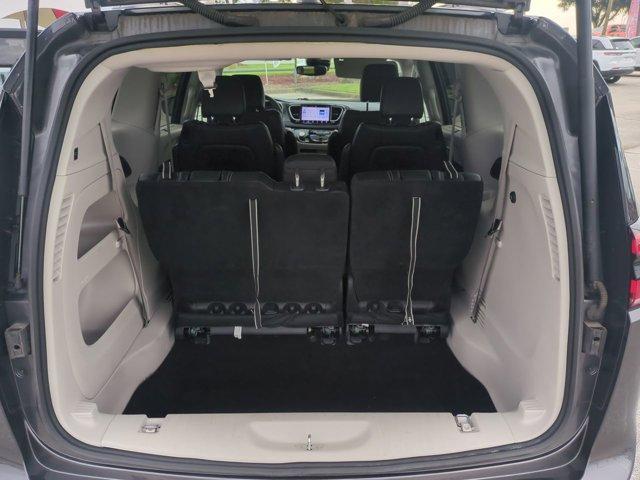 Photo of 2022 Granite Crystal Clearcoat Metallic Chrysler Pacifica