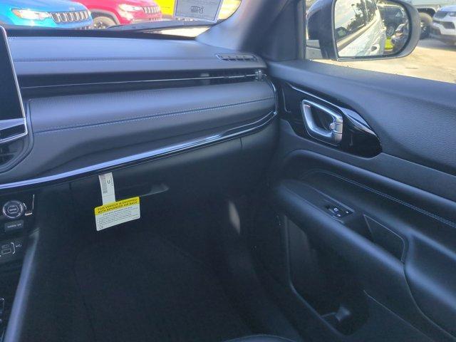 Photo of 2026 Bright White Clearcoat Jeep Compass