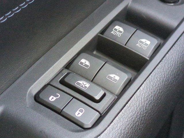 Photo of 2026 Bright White Clearcoat Jeep Compass