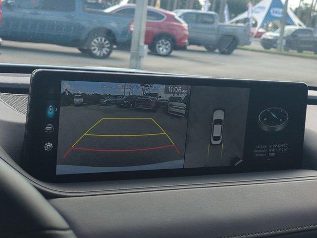 Photo of 2023 White Genesis G80