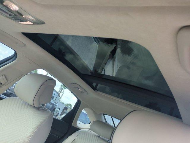 Photo of 2023 White Genesis G80