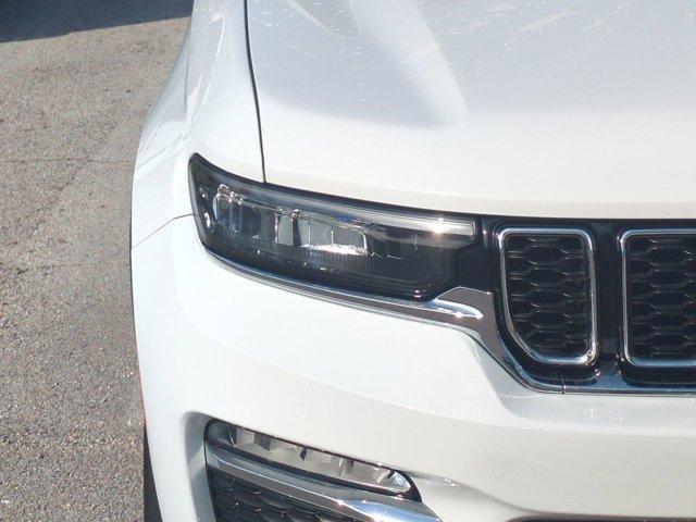 Photo of 2024 Bright White Clearcoat Jeep Grand Cherokee