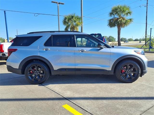Photo of 2022 Iconic Silver Metallic Ford Explorer