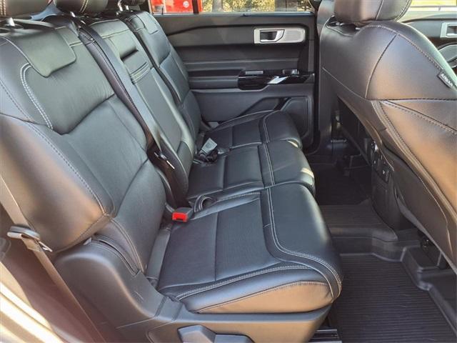 Photo of 2022 Iconic Silver Metallic Ford Explorer
