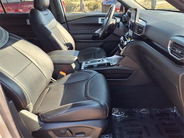 Photo of 2022 Iconic Silver Metallic Ford Explorer
