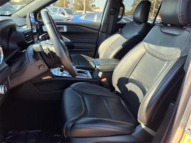 Photo of 2022 Iconic Silver Metallic Ford Explorer